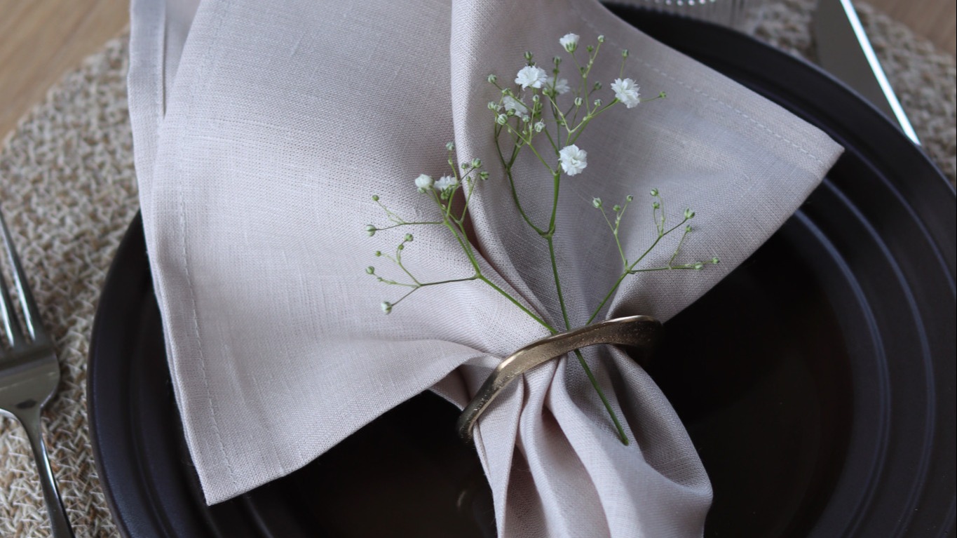 6 Linen Napkin Folding Ideas That Take Less than Two Minutes