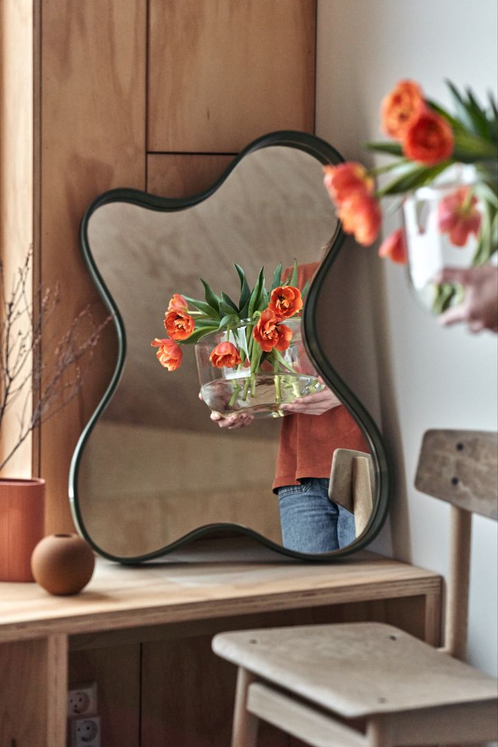 A statement piece can also be a mirror, such as the Pebble mirror from Ekbacken Studios, which has a modern, organic shape. Just right for spring 2024 interior design trends.