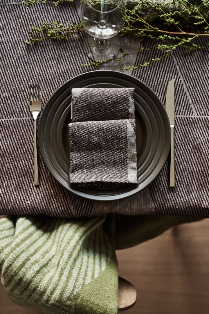 A rustic table setting idea with elegant and tactile details from NJRD with the brown Lines plates.