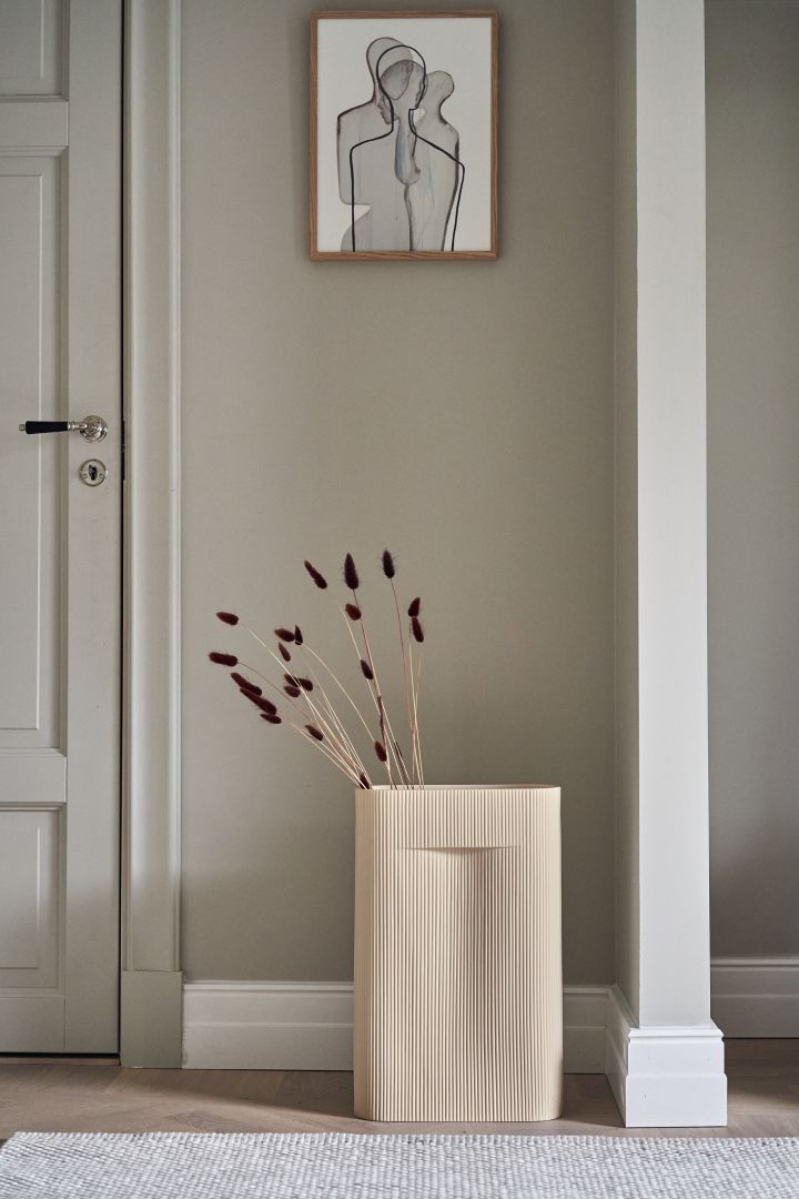 Calming neutral colours such as beige will continue to stand strong in interior design in 2022 - as seen here with the beautiful Ridge vase from Muuto.