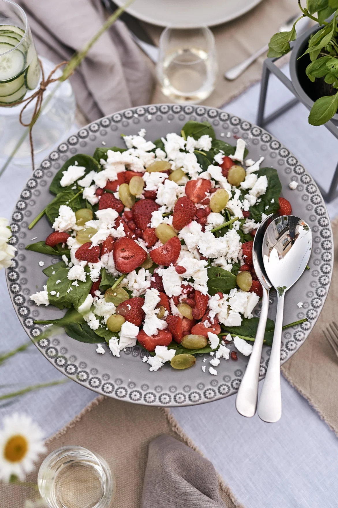 A simple side salad for the food for your summer garden party. 