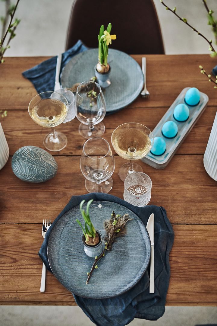 A lovely Easter table setting in a rustic style with porcelain from Broste Copenhagen, decorated with a daffodil in an egg cup on the plate.
