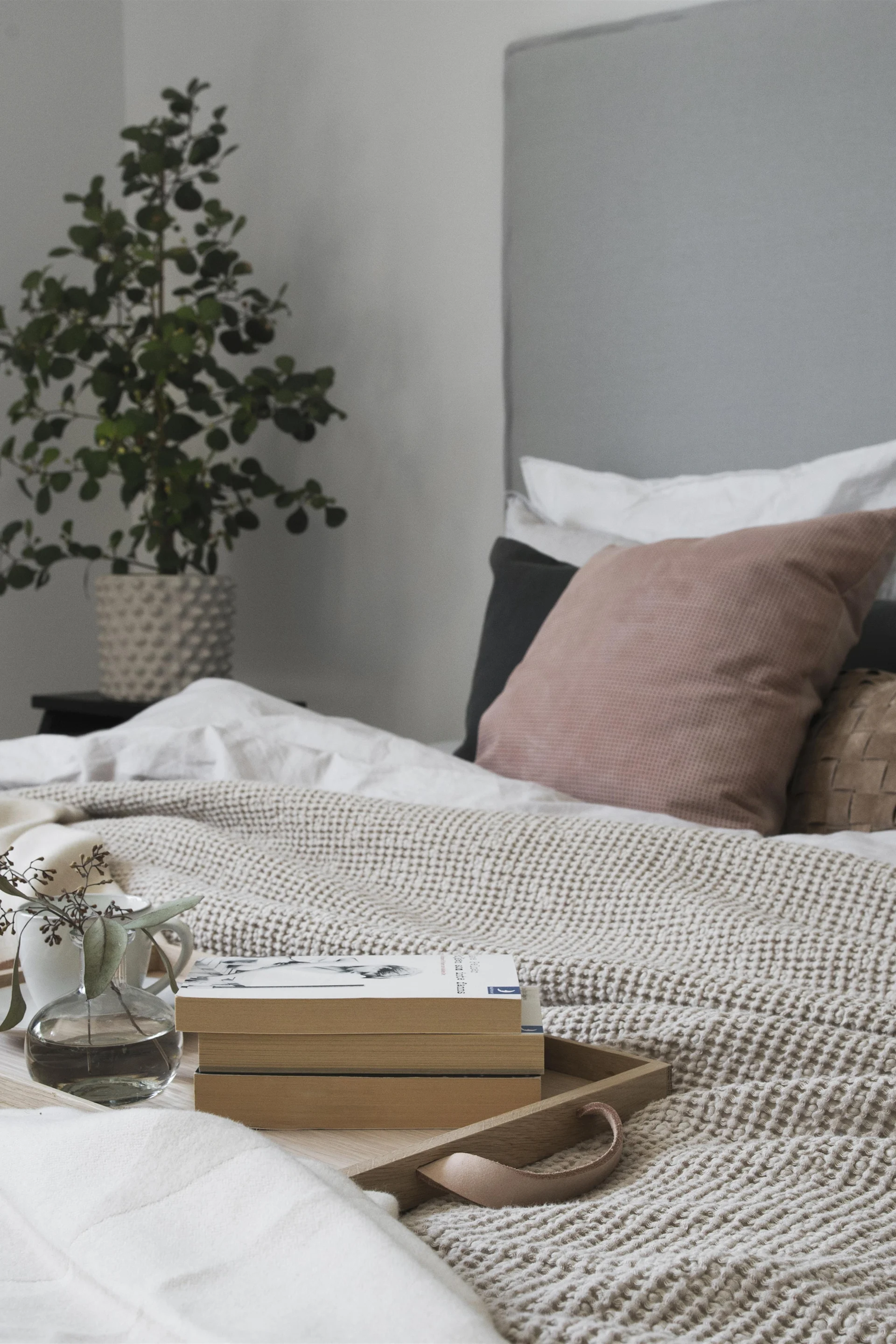 A cotton bedspread makes the perfect anniversary gift idea for couples, here you see the Moss bedspread from Scandi Living. 