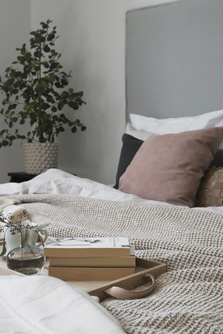 A cotton bedspread makes the perfect anniversary gift idea for couples, here you see the Moss bedspread from Scandi Living. 