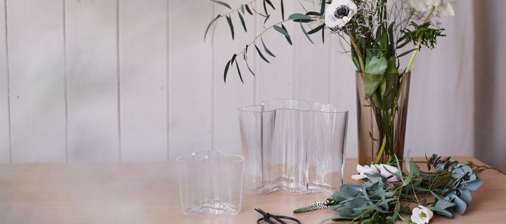 Alvar Aalto vases from Iittala are on the table as the perfect vases for cut flowers.