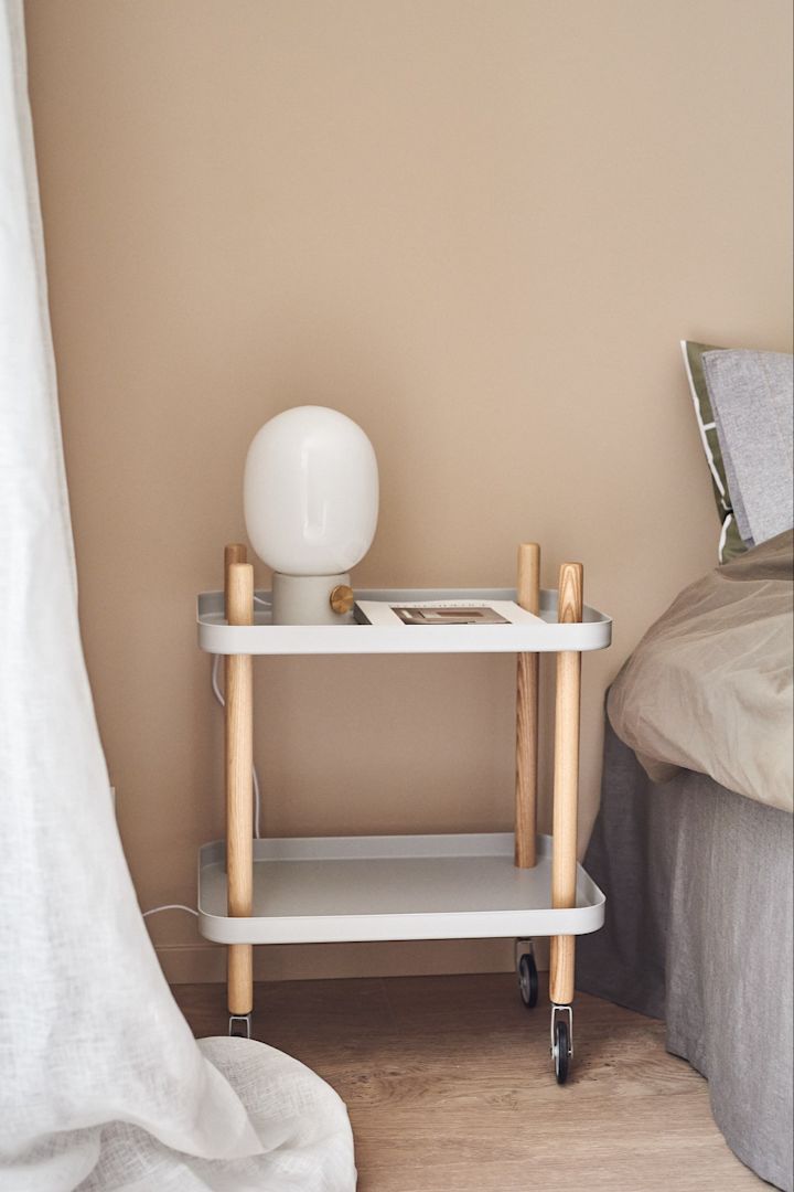 Modern danish design from Menu in the form of the JWDA table lamp and the sidetable Block from Normann Copenhagen. 