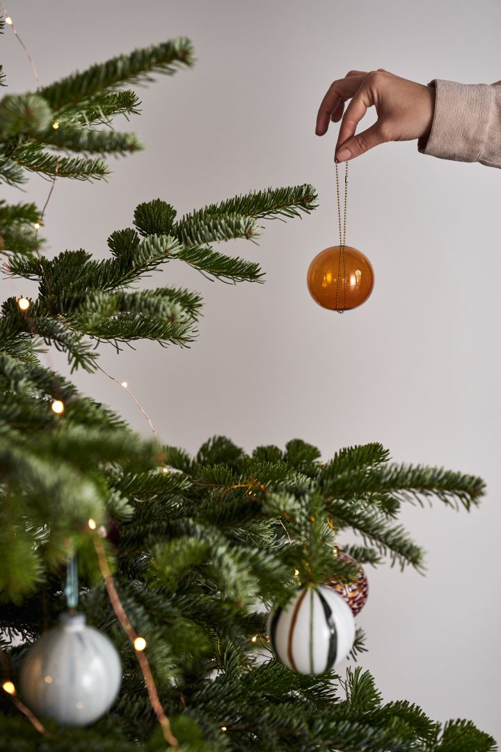 Decorate the Christmas tree with Christmas tree decorations for 2021 in 4 styles according to Nest Trends - Nurture, Share, Boost and Cultivate. Here you see Monili Christmas bauble from AYTM a beautiful amber colour.