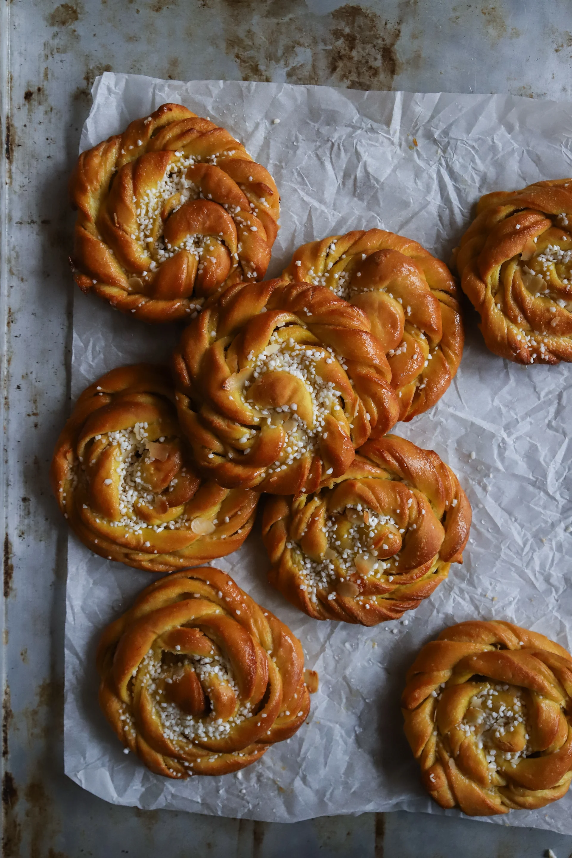 A tray of saffron buns filled with vanilla, a festive Swedish Christmas baking recipe shared by Baka med Frida.