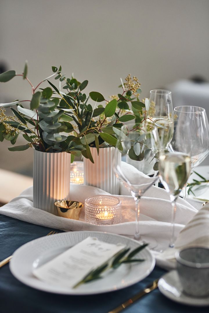 Wedding table setting with the Lyngby vase, an elegant wedding gift for the big day and beyond.