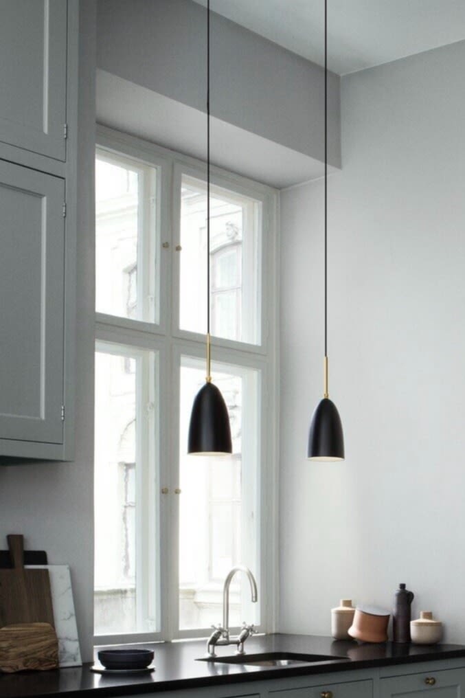 Discover Gubi's top tips for lighting your home. Here you see the Grasshopper pendant lamps hanging in a kitchen. 