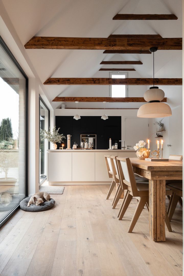 Create a Scandinavian home with @haus_tannenkamp, here you see the Formakami rice paper lamp hanging over a dining table in a large open space with lots of natural materials. 