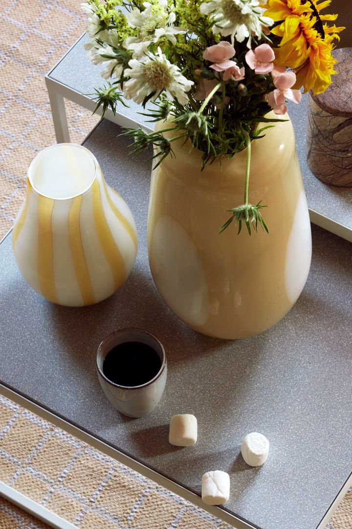 Add the Ada dot glass vase from Broste Copenhagen to your Mediterranean decor.