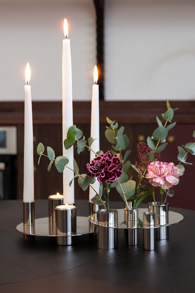 Here you see the elegant Awa candle holder from Klong. 