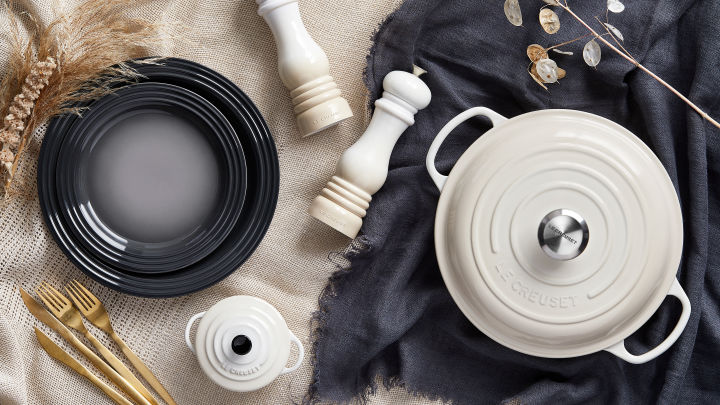 Le Creuset Textiles Pot Holder Oven Glove - Cream /Almond (New)