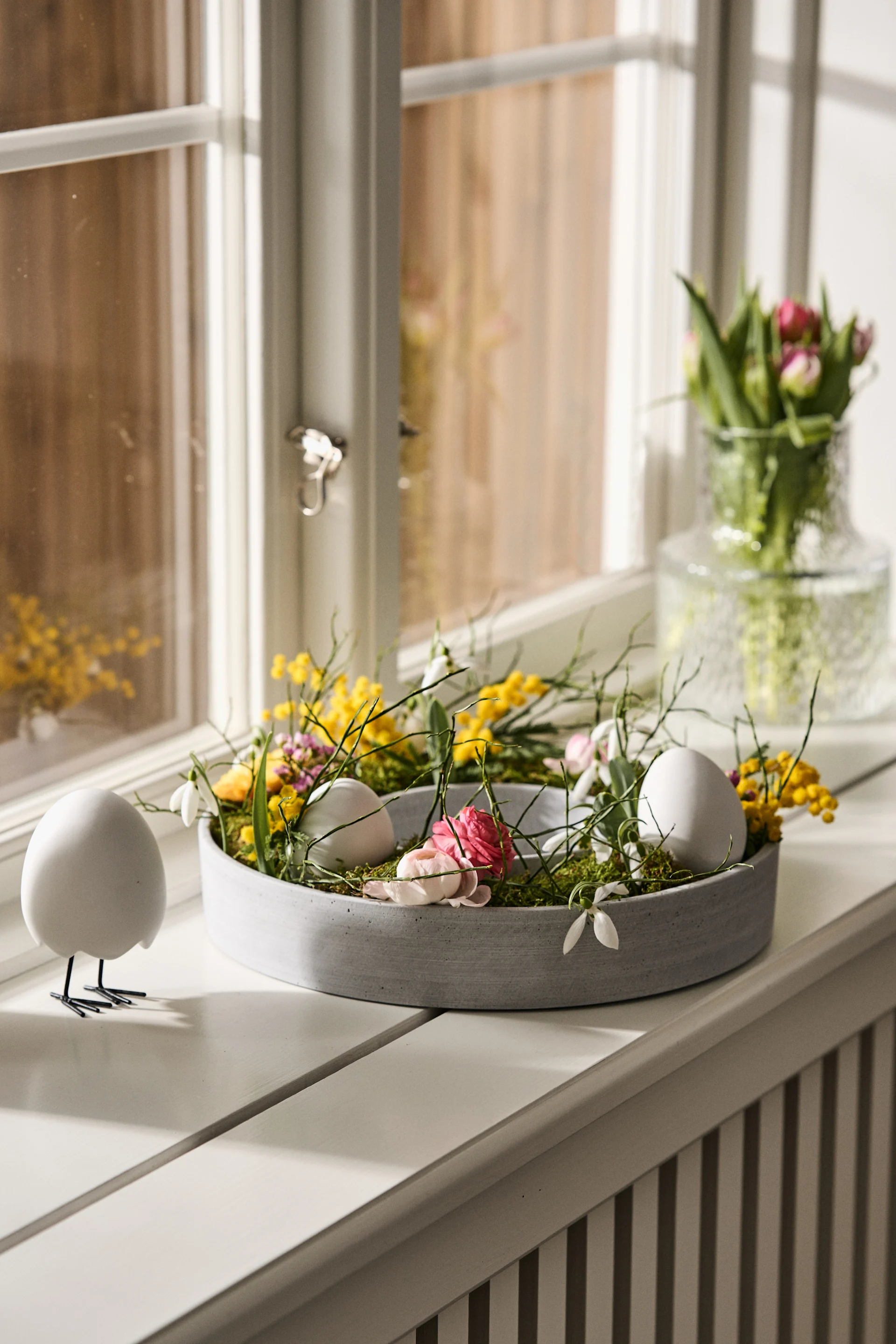 Crafting for Easter: Create your own Easter wreath using The Ring candle holder from House Doctor, which makes a great Easter decoration for the table or windowsill.