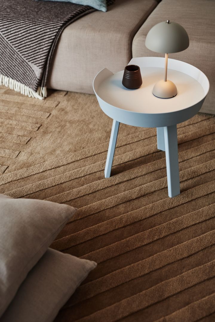 Levels wool rug Stripes beige from NJRD and Flowerpot VP9 table lamp from &Tradition give your home a cosy feeling.