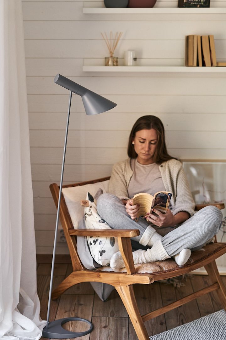 Cosy corner lit by the floor lamp AJ from Louis Poulsen.