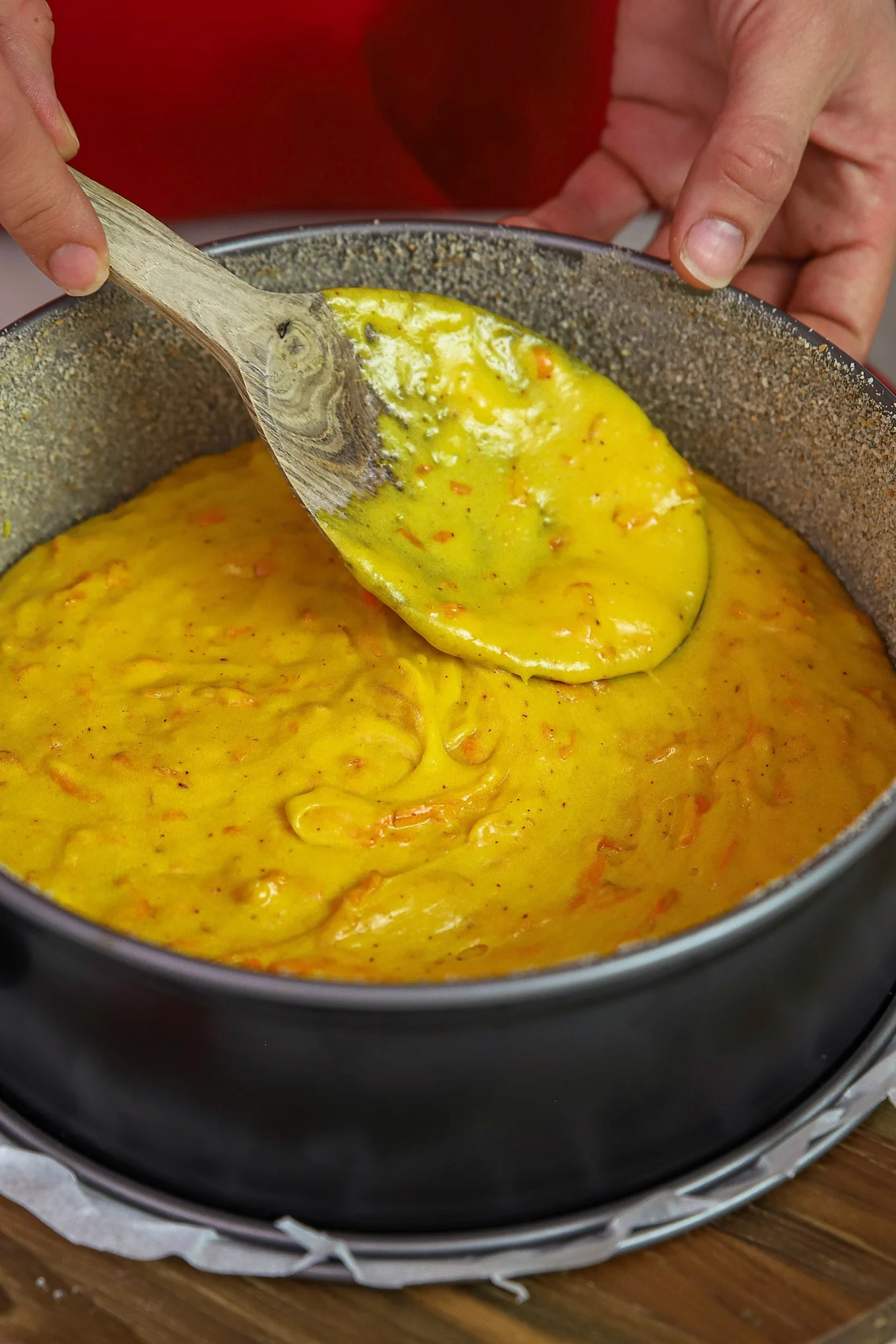 Christmas baking recipes from Baka med Frida - a Swedish take on the classic carrot cake, add saffron and vanilla frosting. 