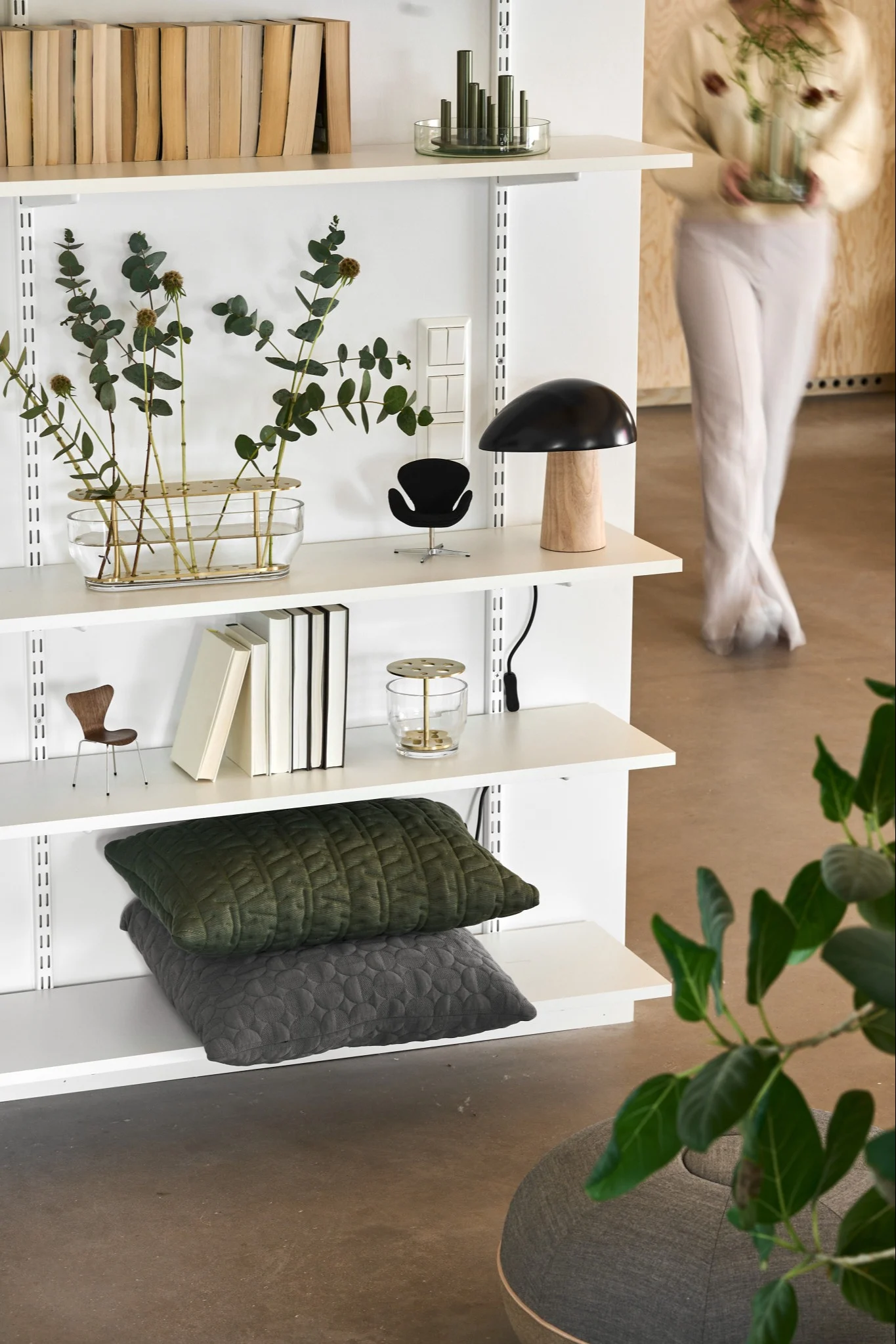 Here you see a bookshelf styled with a number of products from Fritz Hansen including the Ikebana vases in long and small and the Night Owl table lamp.