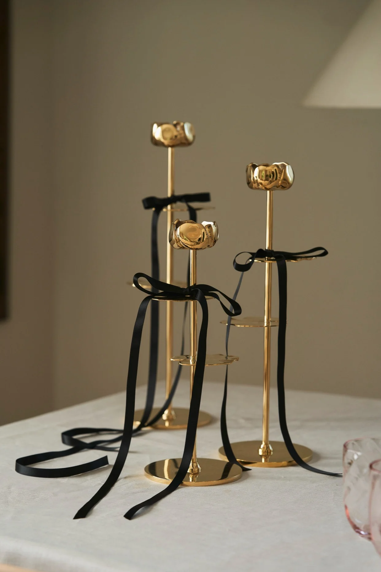 Design gifts for all occasions - here are the elegant candle holders by Hilke Collection