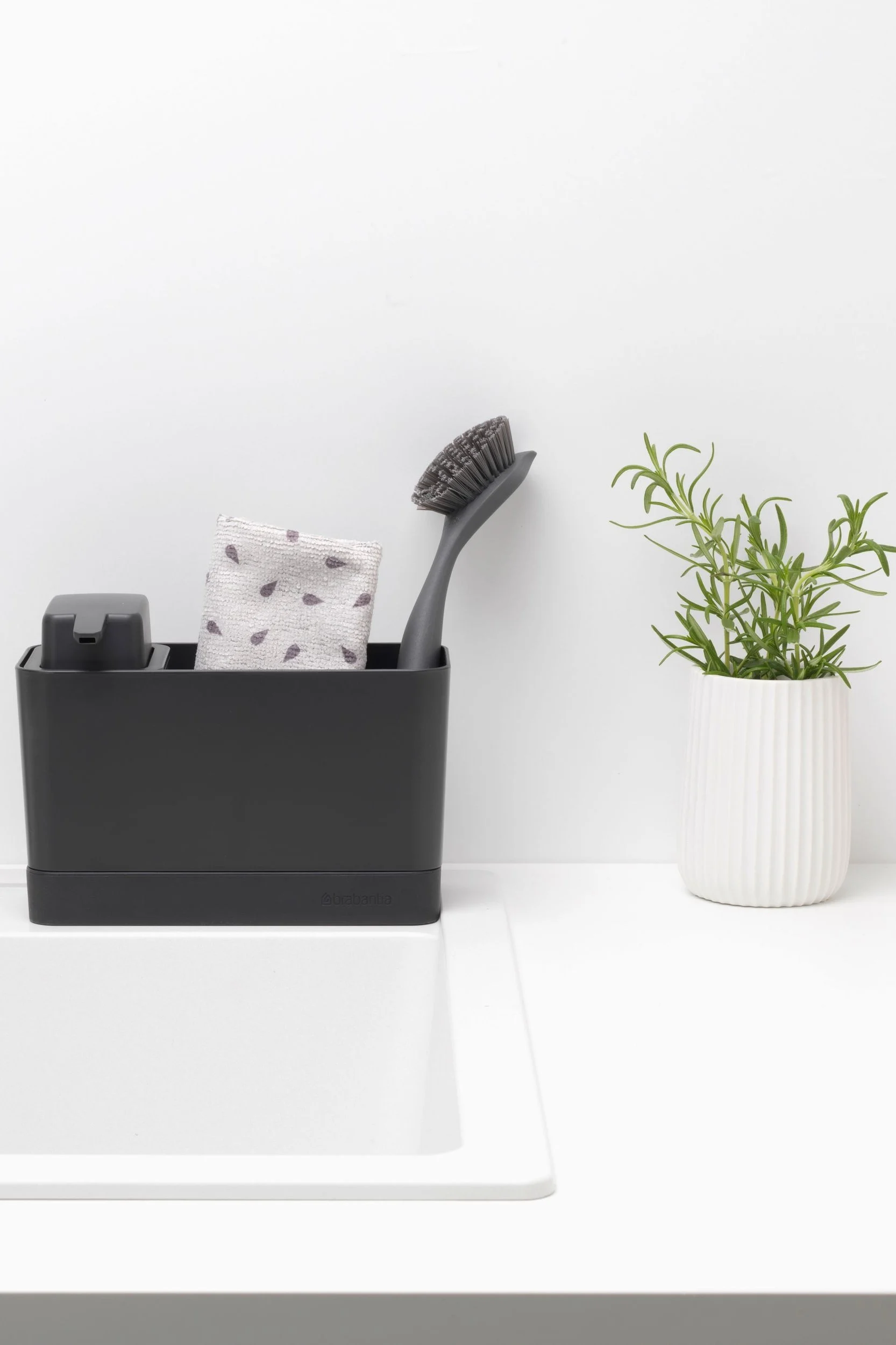 Clean your frying pan with the Brabantia sink organiser, which includes a soap dispenser, dishcloth and washing-up brush.