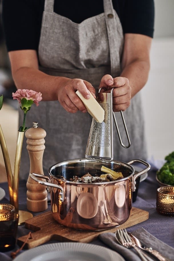 The Eva Solo copper casserole pot is the perfect Christmas gift idea for a food lover. 