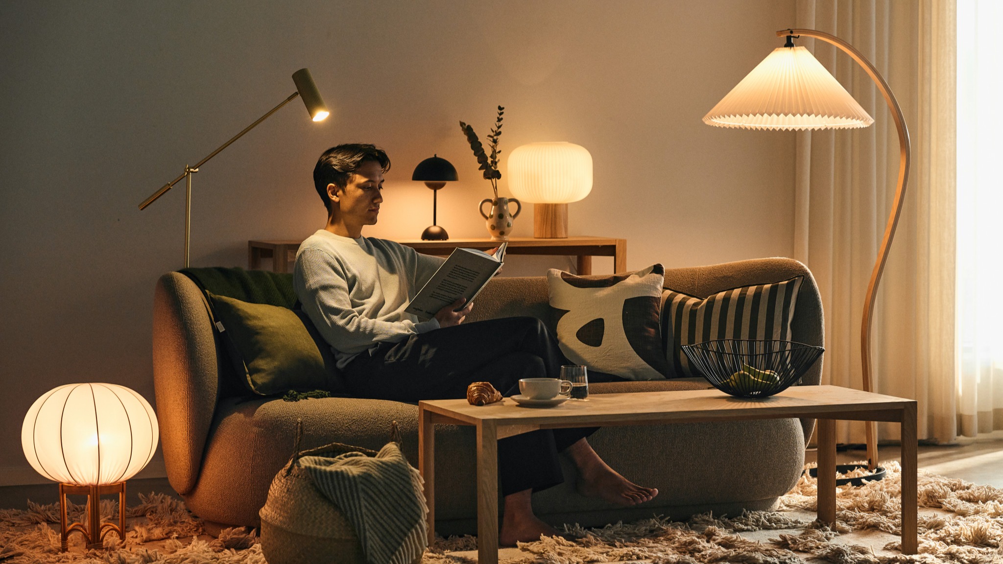 How Many Lumens for a Desk Lamp: Is 500 Lumens Good Enough for Reading?