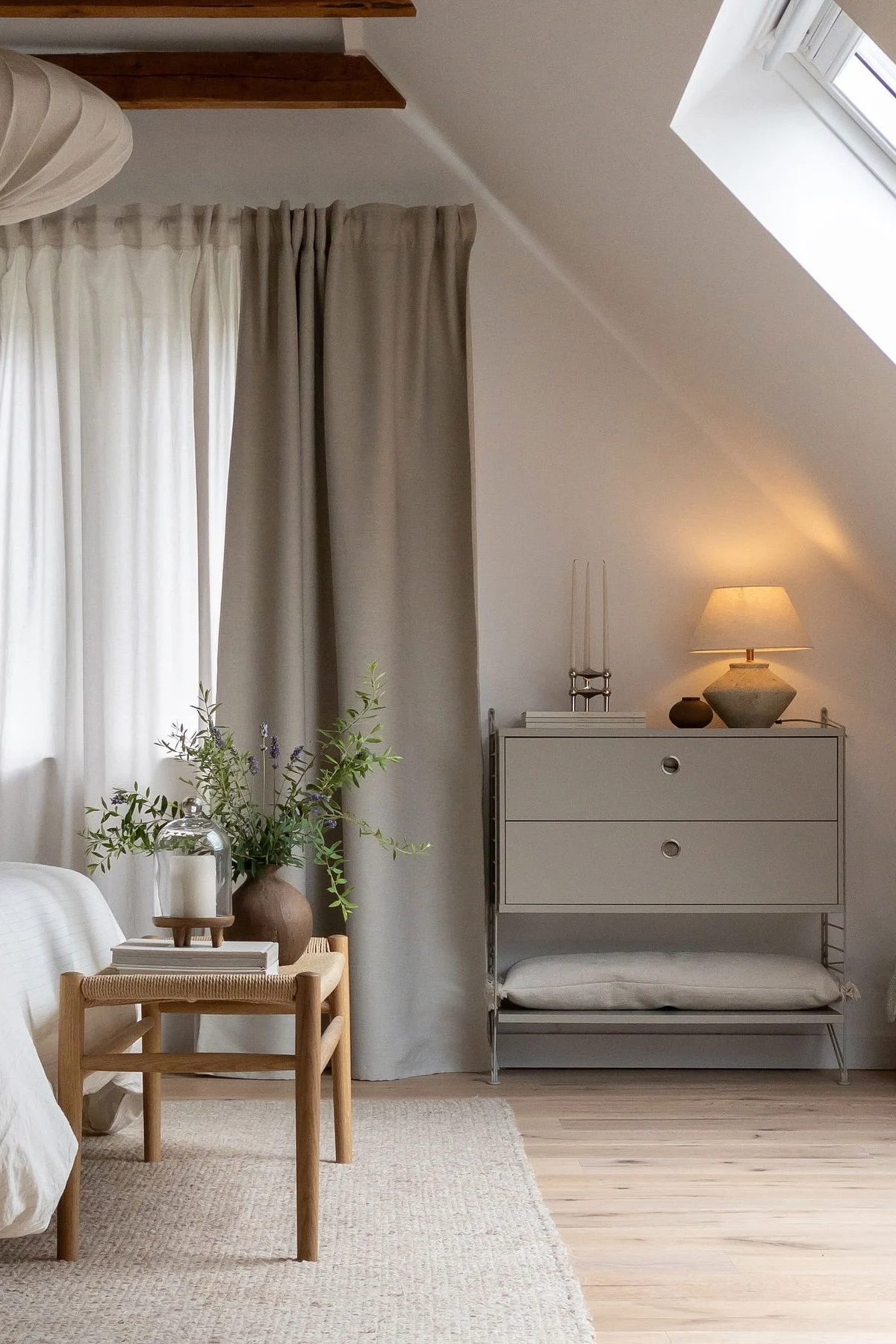 Order is important in Feng Shui. @haustannenkamp opted for well-organised wall mounted String cabinet.