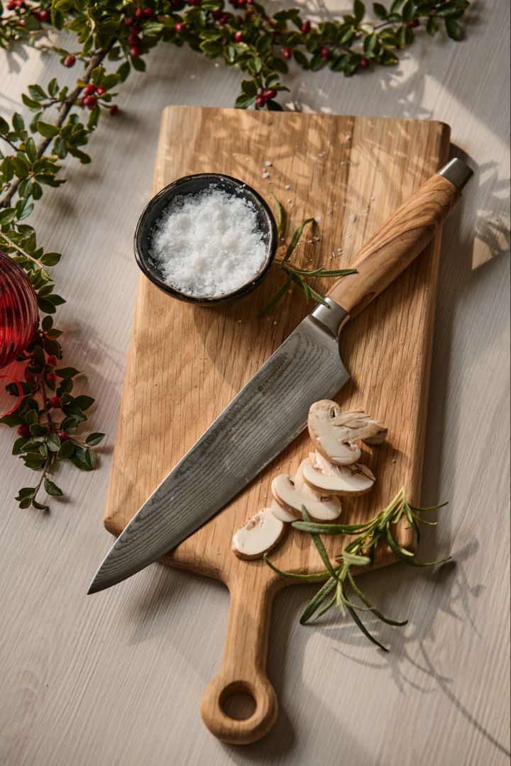 In our list of 5 Christmas gift ideas for food lovers the Le-Crueset knife is sharp and accurate and the perfect gift for any food lover. 