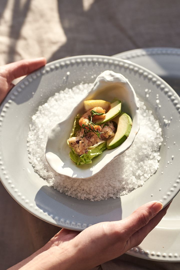 Update your Mediterranean decor with the Oyster bowl from By On. 