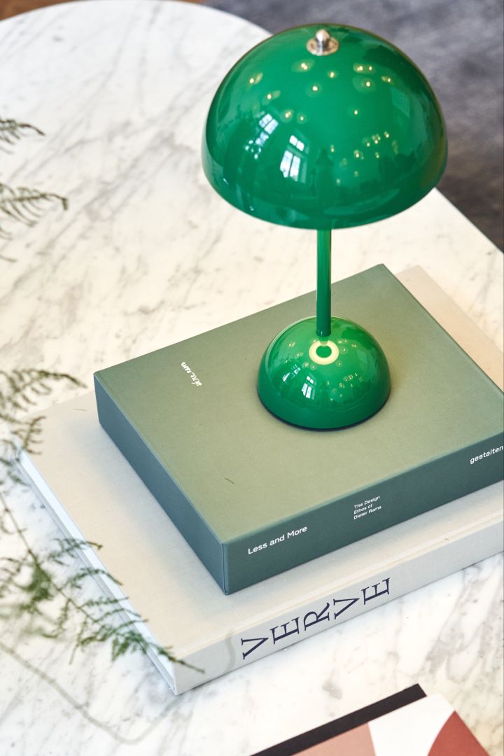 Among the interior colour trends for 2023 you will find a strong signal green like you see here on the VP9 cordless table lamp from &tradition. 