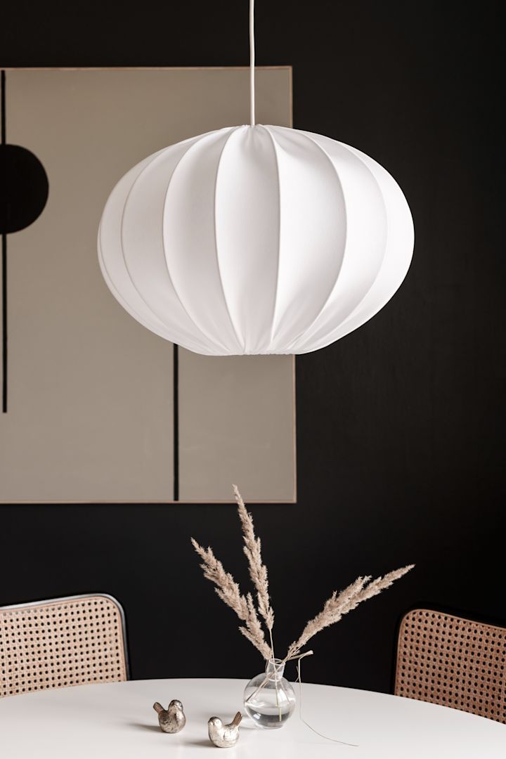 Refresh your home with modern pendant lighting - here you see Boll ceiling lamp from Watt & Veke in white at above the dining table.