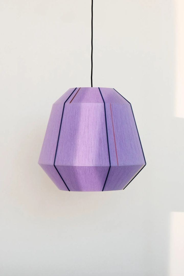 The Bonbon lampshade from HAY is an example of an interior detail that follows one of the colour trends for 2024: lavender purple.