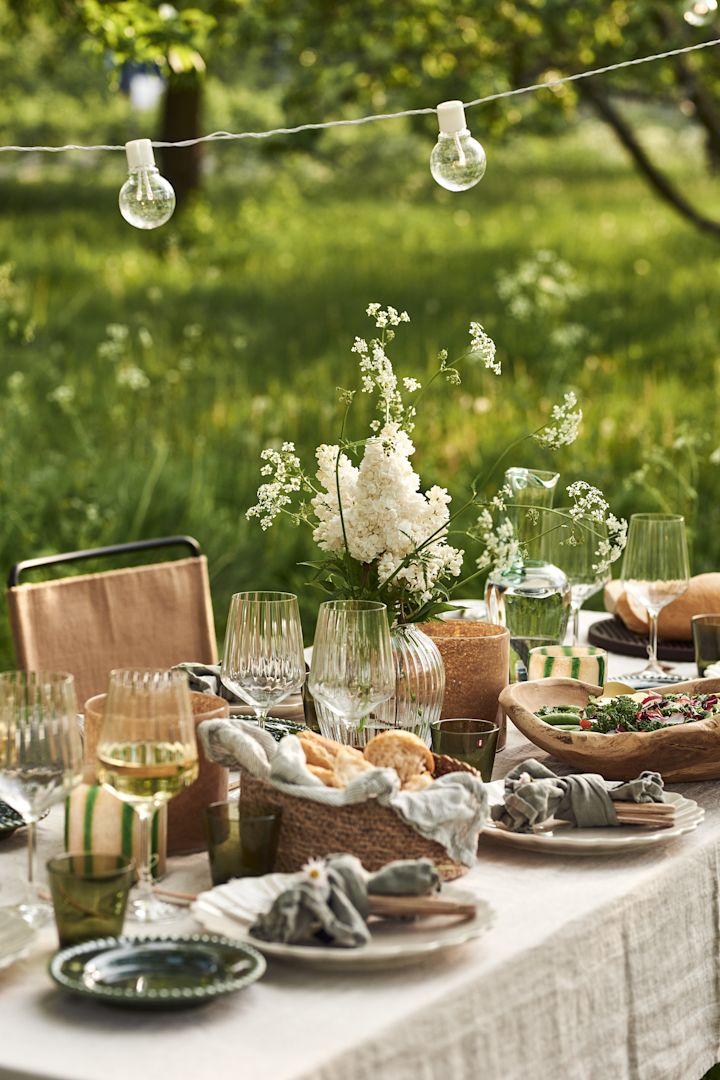 Elegant Outdoor Summer Table Setting : Items Needed to Set an