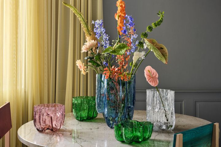 The Crackle series is a glass series of bowls and vases from Kosta Boda in colored glass with a cracked surface.