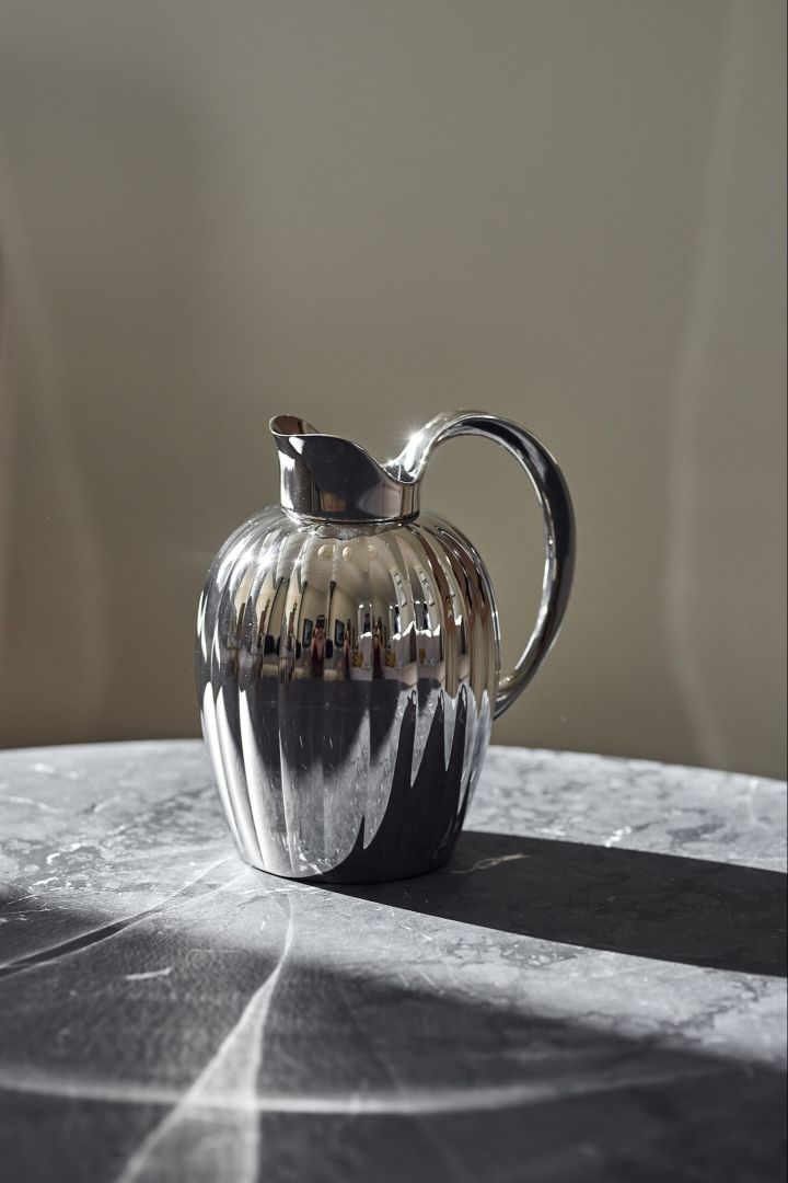 Design gifts for all occasions - here the Bernadotte carafe made of stainless steel.