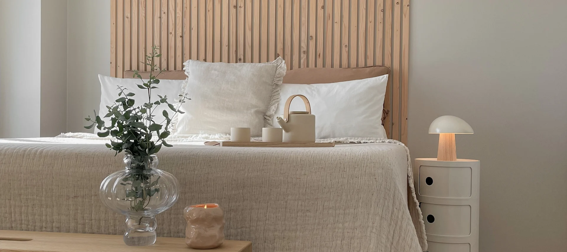 Feng Shui for the bedroom with the Louise Roe Balloon Vase, Stelton Theo Teapot, and Fritz Hansen Night Owl Table Lamp for a harmonious bedroom. @Our_home_living