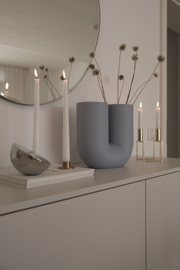 Create a cosy hygge living room with cosy candles like these from Ester & Erik with the Muuto vase