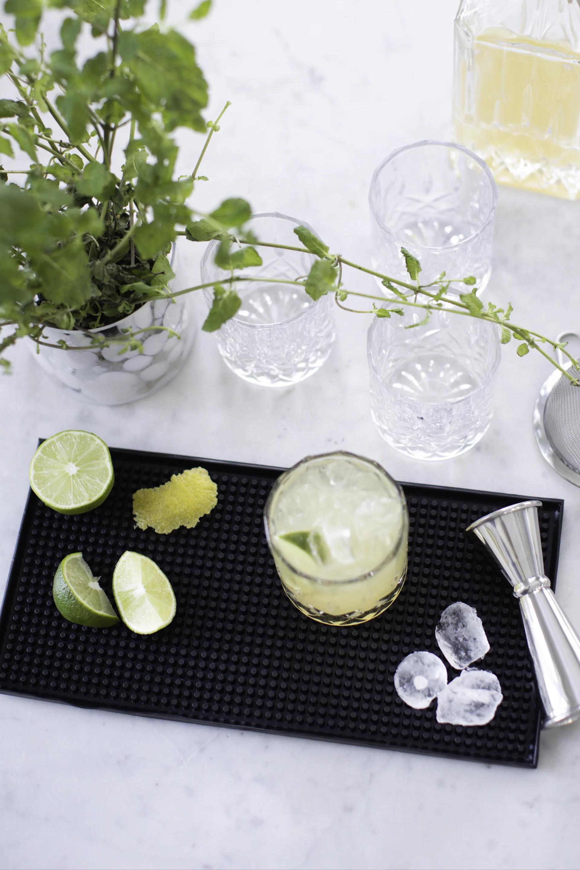 Use the Balia bar rug from Dorre to prepare your mocktail.