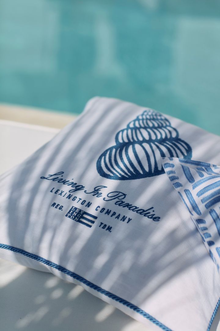The Seashell cotton canvas cushion from Lexington in blue and white with a motif of a shell works perfectly for any Mediterranean themed decor.