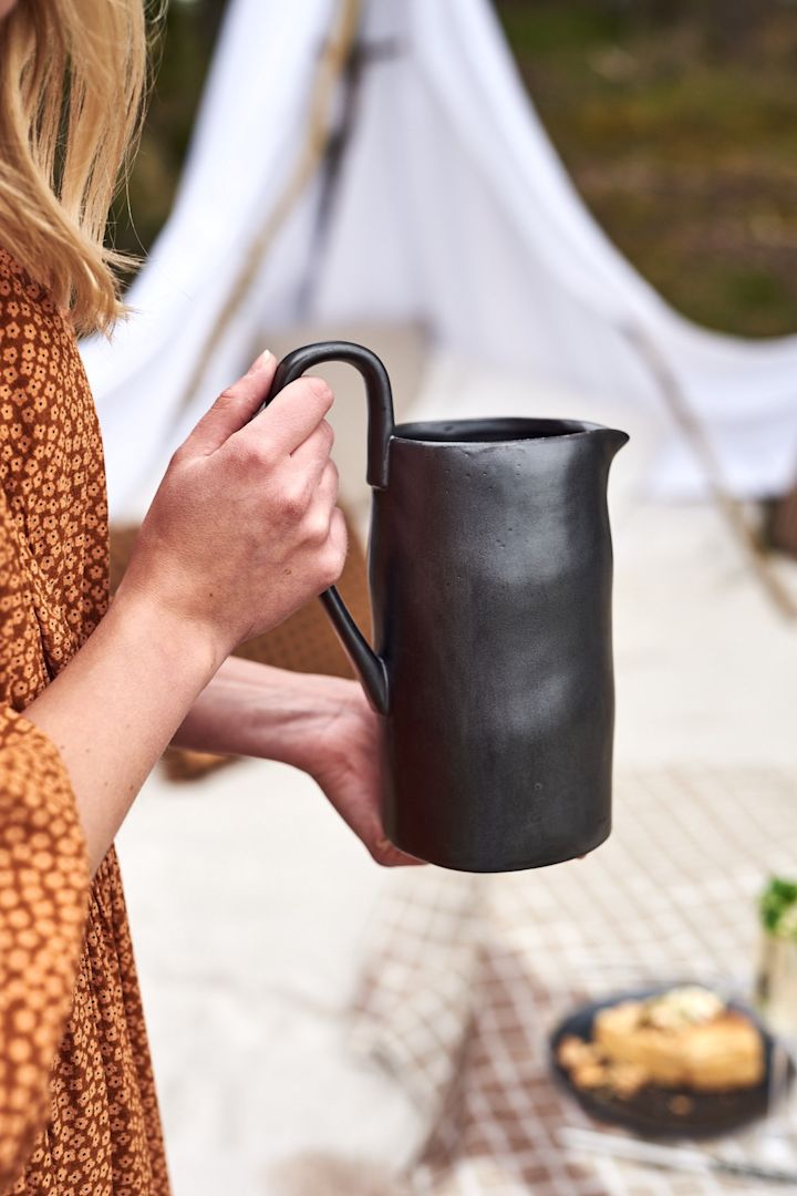 Flow pot 1 L black from Ferm Living.