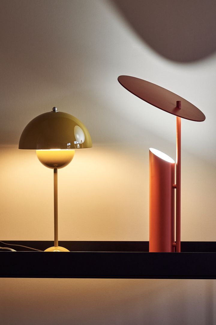 Choosing the right light bulb - Flowerpot lamp and Reflector lamp from Verpan illustrate lamps of 2700K and 3000K.