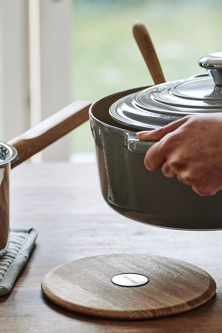 Renew your kitchen with 11 practical and stylish kitchen accessories for easier cooking - here you see Nordic Kitchen magnetic trivet from Eva Solo.