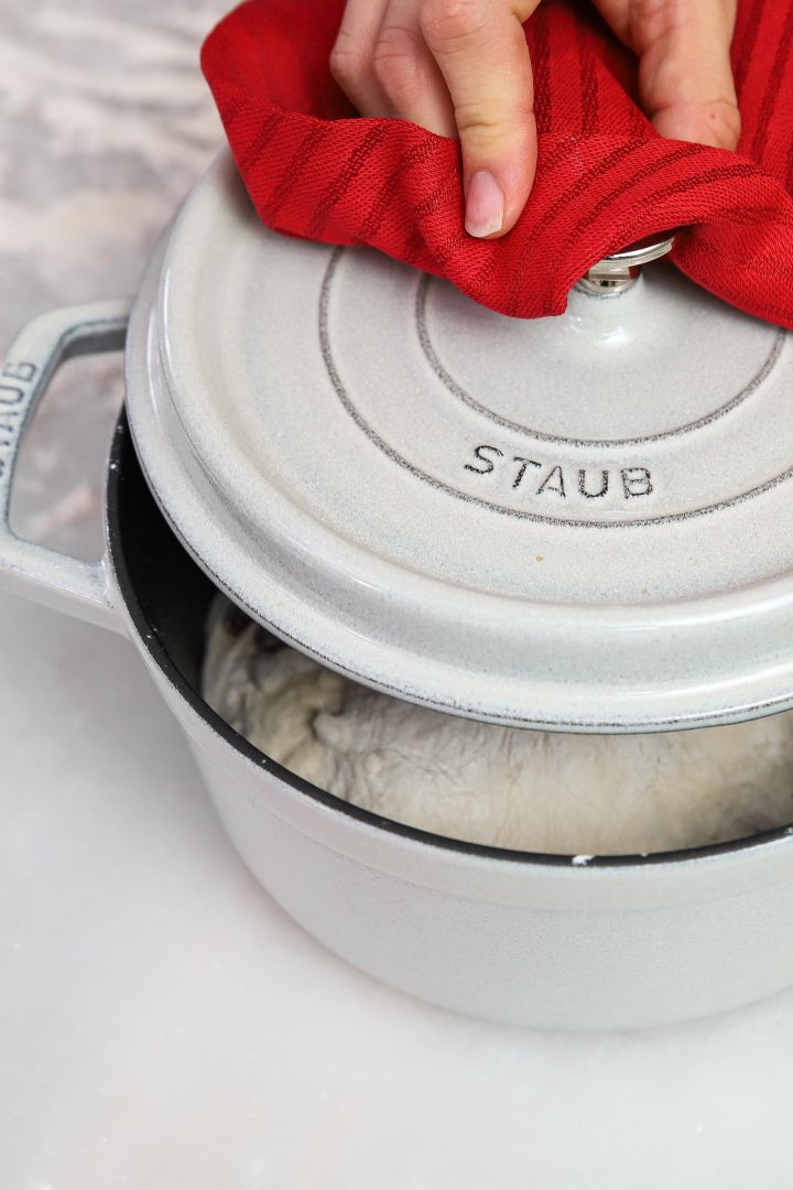 Christmas baking recipes from Baka med Frida - Bake your bread in a dutch oven using a casserole dish like this grey one from Staub. 