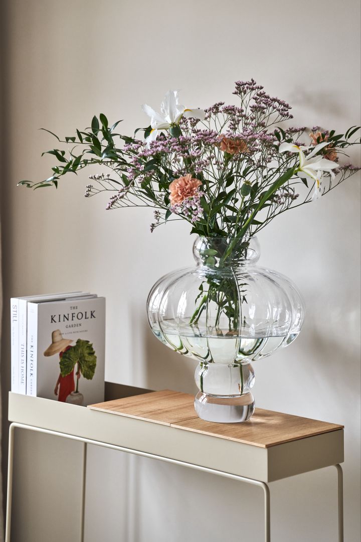 The Balloon vase from Louise Roe Copenhagen with a bouquet of flowers from Blombruket.