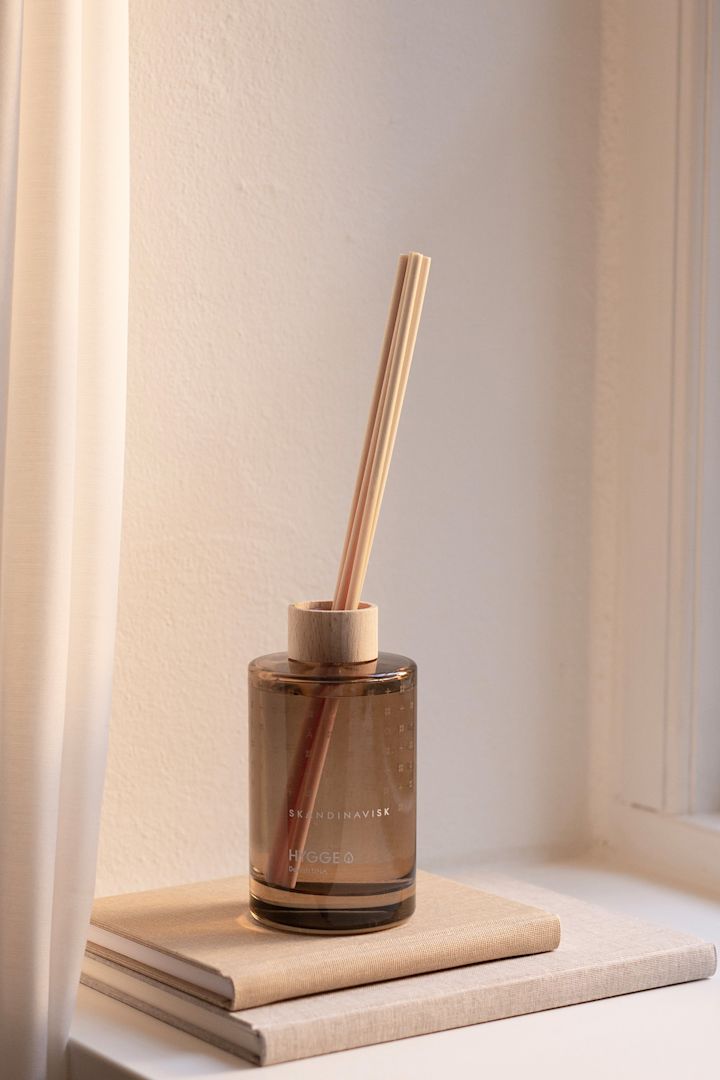 Feng shui for the bedroom - here you see a calming reed diffuser from Skandinavisk standing in a window.  