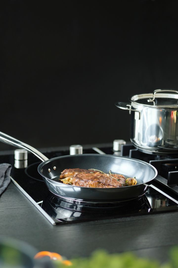 Take care of your All steel frying pan in stainless steel from Fiskars is easy to clean after cooking.