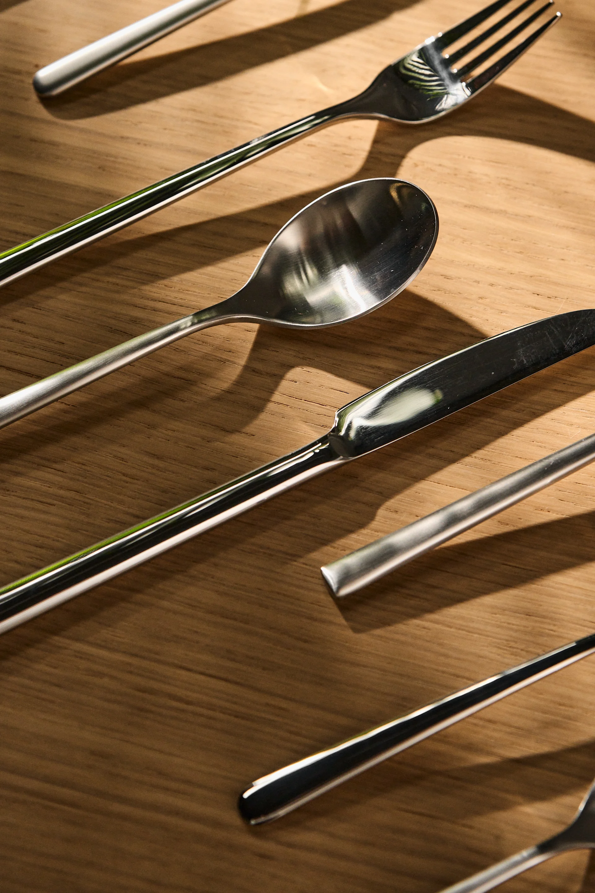 An elegant stainless steel cutlery set like the Lake cutlery set from Scandi Living is perfect to give as a wedding gift to the bride and groom and wedding gift ideas. 