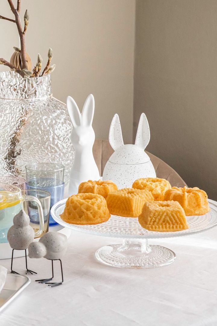 Bake sweet mini-sponge cakes in the Geo bundtlette baking tin from Nordic Ware using Baka med Frida's simple Easter recipe.