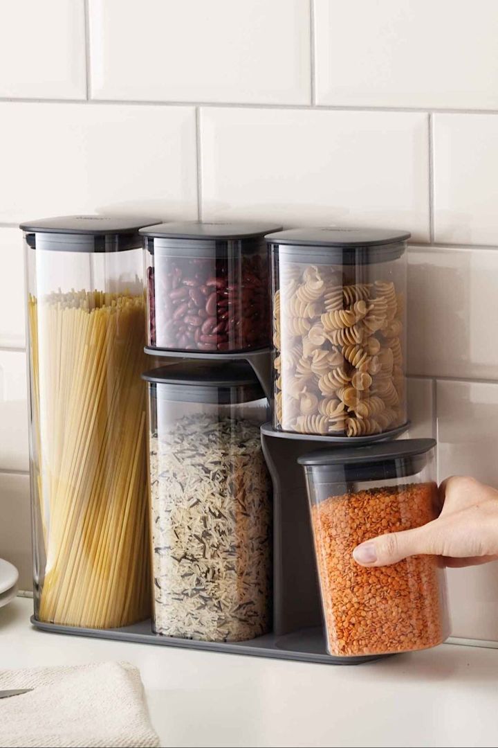 With the tins from the Podium collection by Joseph Joseph, you can store pasta and lentils and organise your pantry with ease.